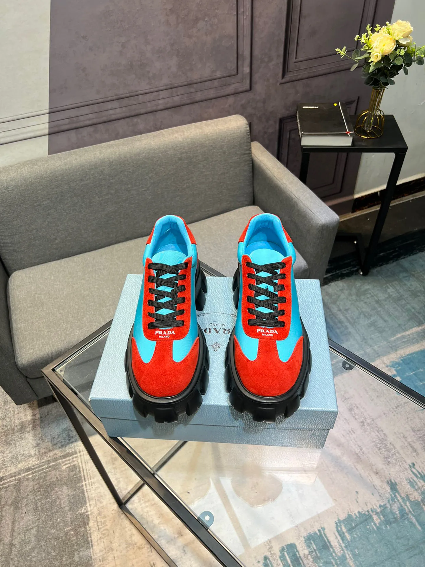Men's shoes 💰540 Prada Latest 2025ss spring and summer catwalk series Thick-soled platform platform Casual sports shoes Couple style ☑️ Bold contrasting bright colors and fashionable combination Casual sports style design with exquisite details Classic personalized gear thick sole Increased comfort and unique modern trend style 🚩 Fabric: Cowhide ➕ Cloth Lining: Sheepskin Outsole: Original molded ultra-light foam material Sole thickness: 4.5CM Size: 35-45 (Female 40, Male 45, customized, non-returnable)